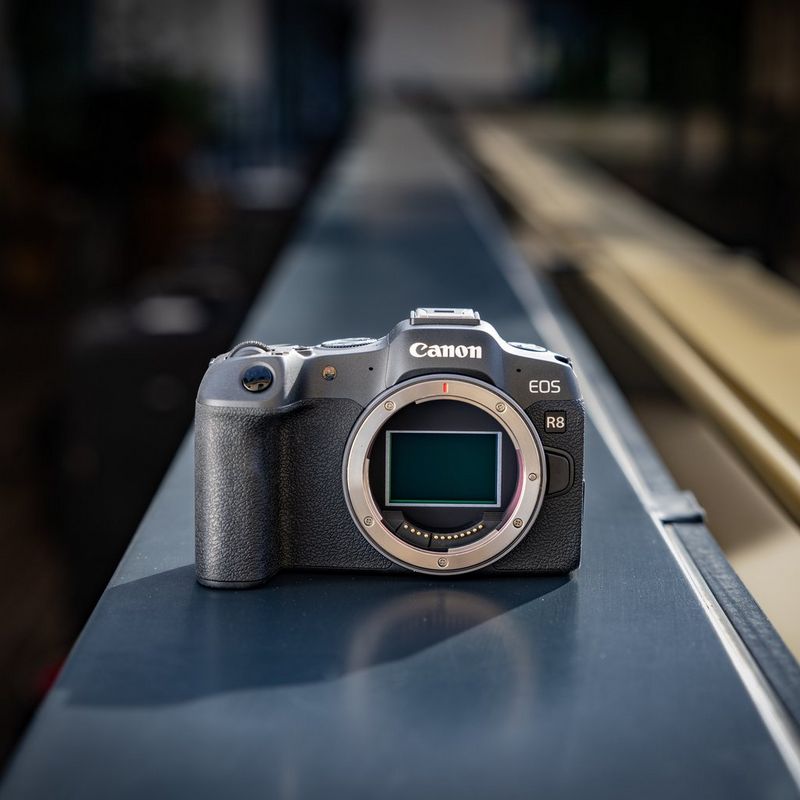 Canon EOS R8 Mirrorless Camera + RF 24-105mm F4-7.1 IS STM Lens Camera in a dark background