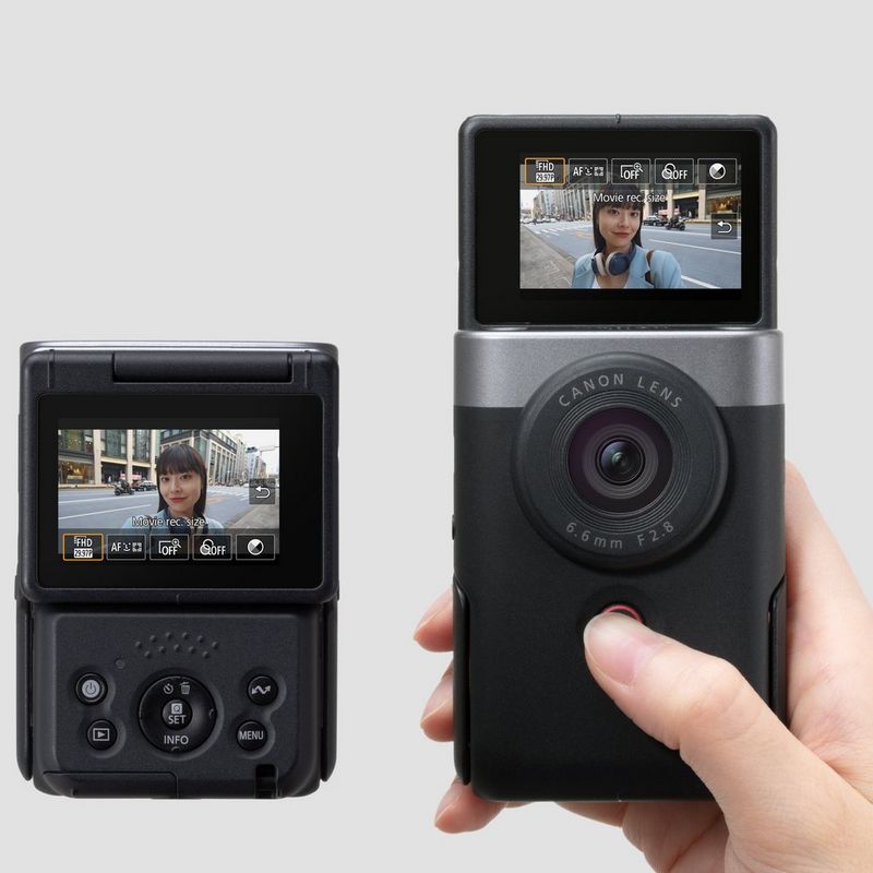 Frau, die die Kamera bedient