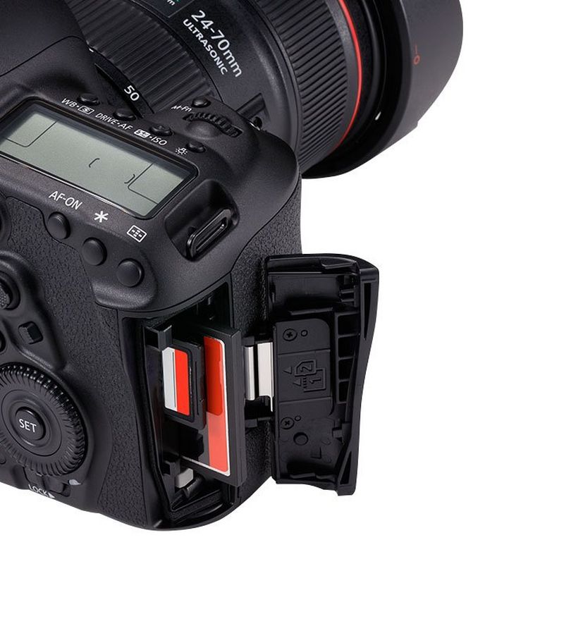 EOS 5D Mark IV dual card slots