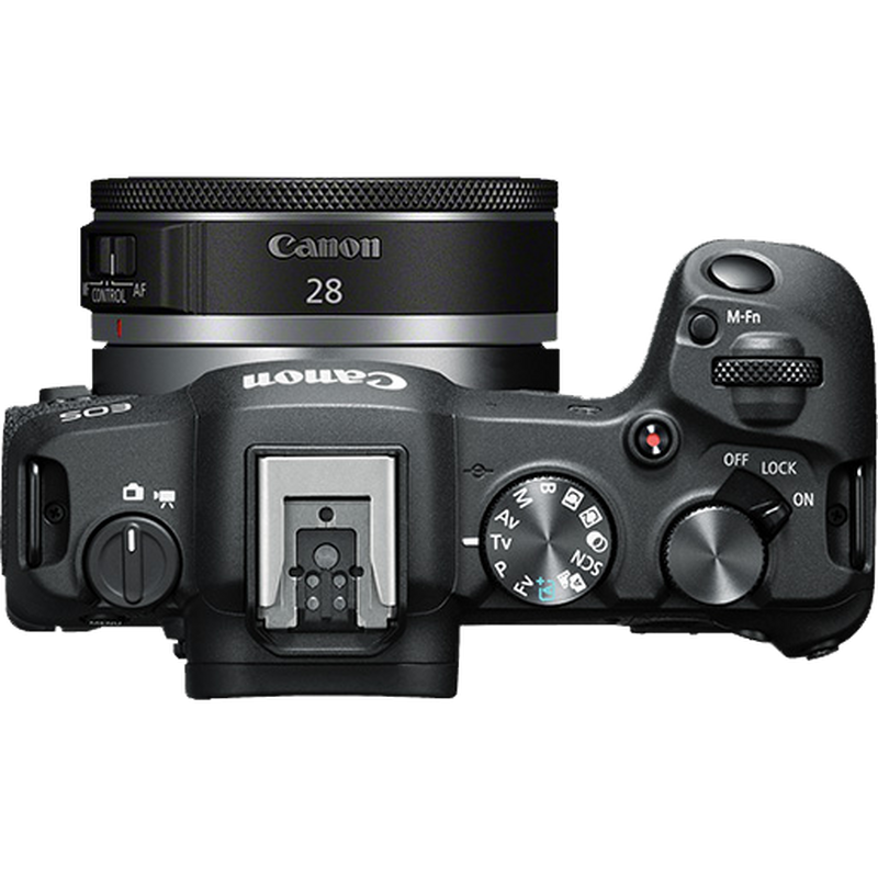 Canon RF 28mm F2.8 STM Objektiv Produkt Ansicht von oben auf das Produkt, das an einer Kamera befestigt ist