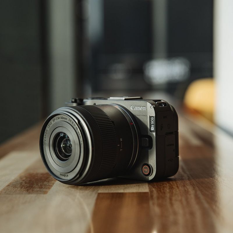 6895C020_EOS-R50-V_10