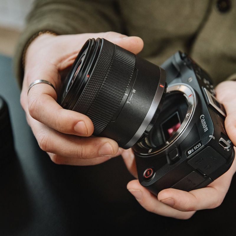 6895C020_EOS-R50-V_11