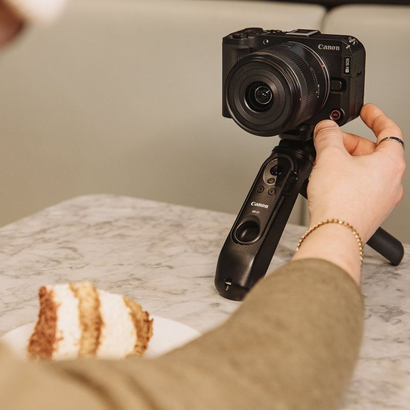 6895C029_EOS-R50-V_12