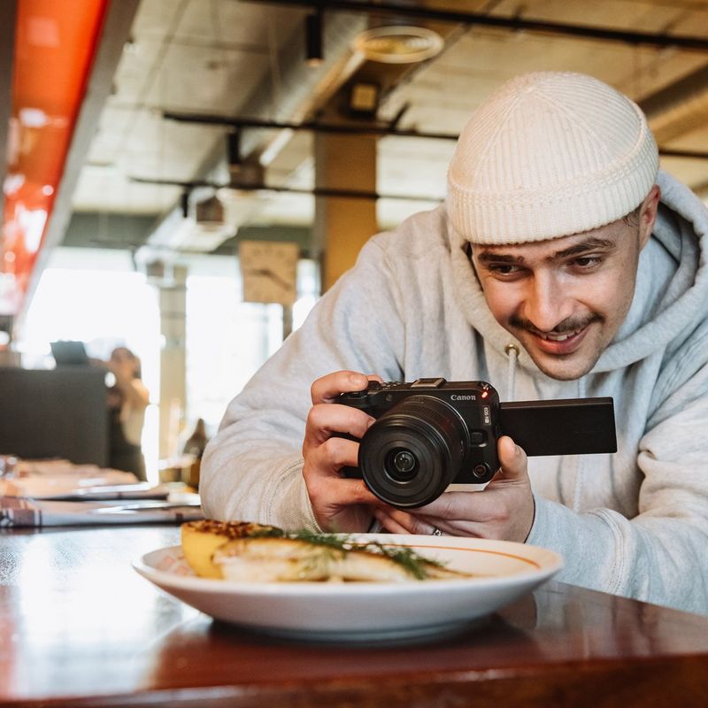 6895C032_EOS-R50-V_12