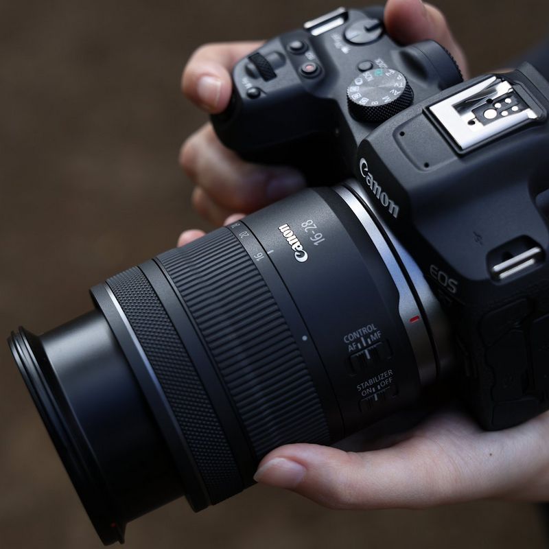 Canon RF 16-28mm F2.8 IS STM Objektiv An einer Kamera befestigtes Objektiv