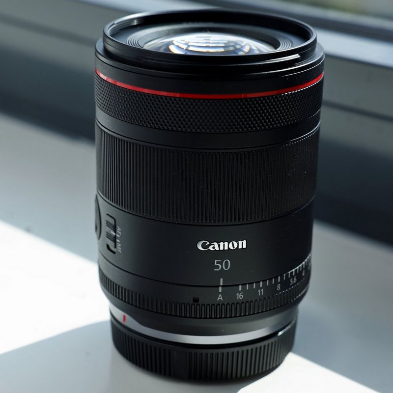 Canon RF 50mm F1.4L VCM Objektiv Produkt Produkt mit Objektivdeckel
