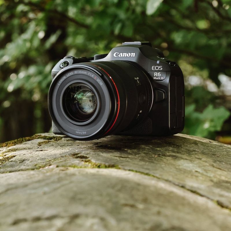 7084C033_EOS-R6-Mark-III_11