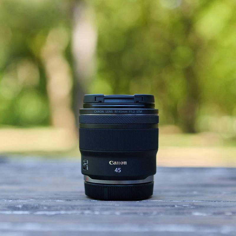 7198C005_RF-45mm-F1.2-STM_07
