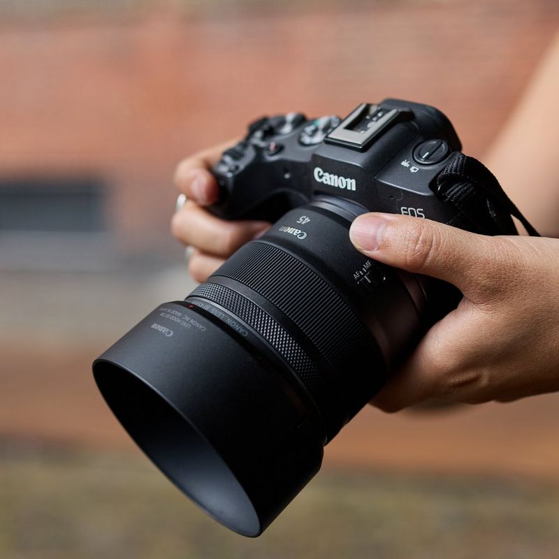 7198C005_RF-45mm-F1.2-STM_08