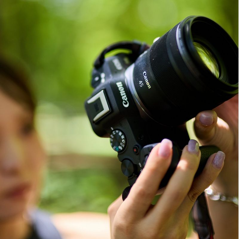 7198C005_RF-45mm-F1.2-STM_11