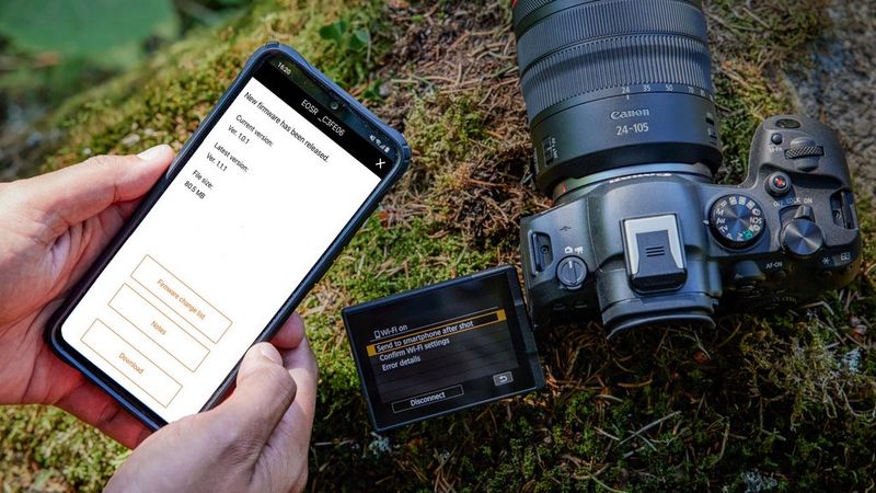 Aggiornamenti del firmware tramite l'app Canon Camera Connect