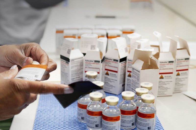 Conformité grâce à la production automatisée d'étiquettes et de notices