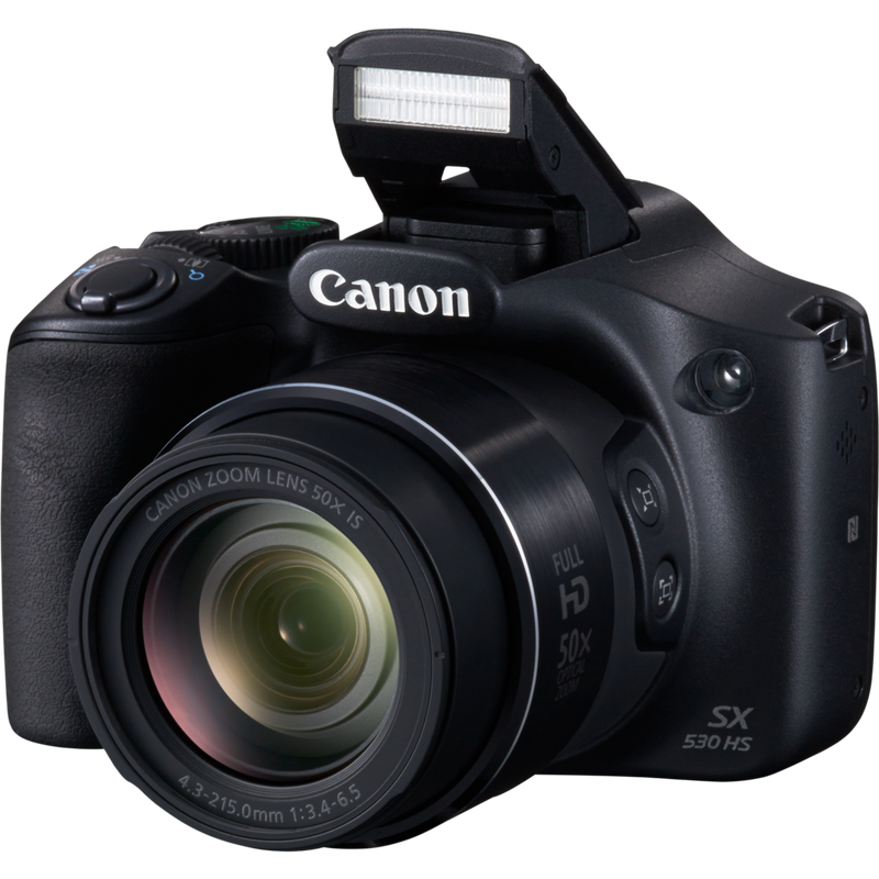 Canon PowerShot SX530 HS Produkt Vorderansicht mit ausgeklapptem Blitz
