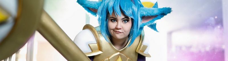 Cosplayer Roxy Bunnie as Star Guardian Poppy from League of Legends © Shevaun Chester of GiantShev Photography.