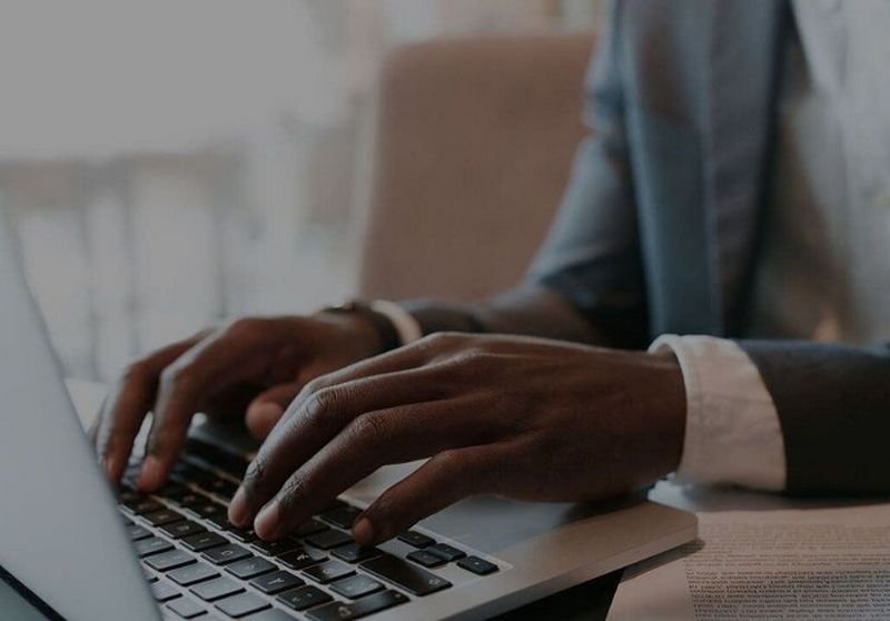 somone typing on a laptop