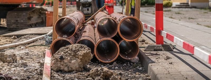 Kloarkrør fra Envidan ligger i vejkanten