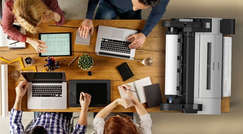 Mit den Großformatdruckern der Canon TA-Serie.