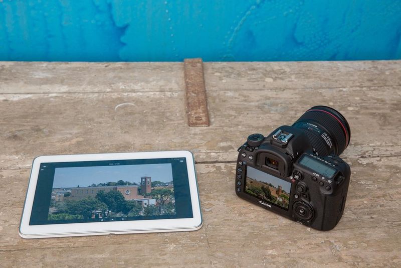 保証付☆Wi-Fi/動画/キャノン/Canon EOS 5D Mark IV Canon's 5D Mark IV has built-in Wi-Fi and shoots 4K video