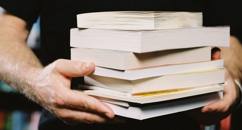 The brain behind your shelves