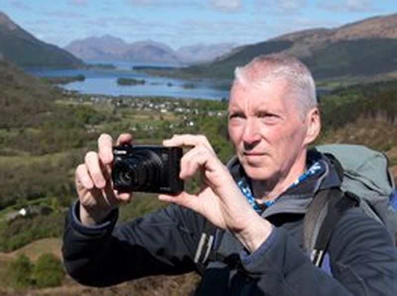 PowerShot_SX740_HS-Lifestyle-Walker-Standing-Hero-263