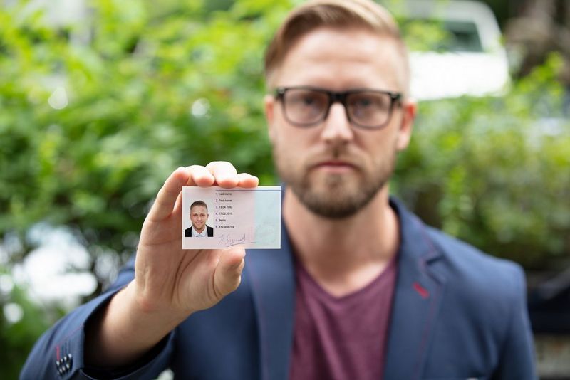 Документы и удостоверения