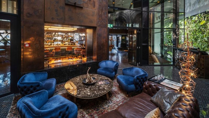 Impozáns miliő Martin Wanda romantikus fényképeihez