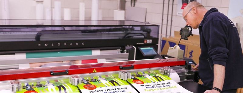 Employee De Bink in front of Colorado 1640