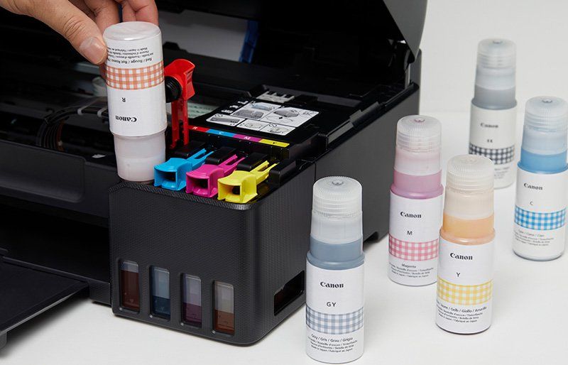 03-eos-4000d-lifestyle-hattie-newman-04_137907559561509