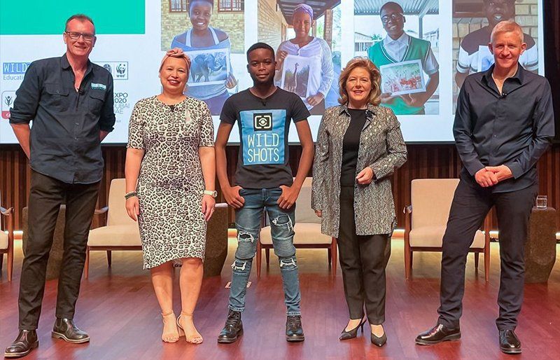 03-eos-4000d-lifestyle-hattie-newman-04_137907559561509