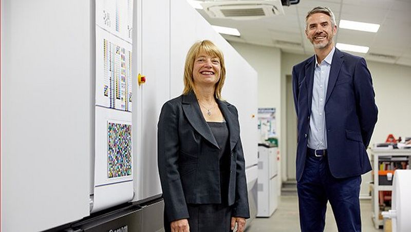 03-eos-4000d-lifestyle-hattie-newman-04_137907559561509