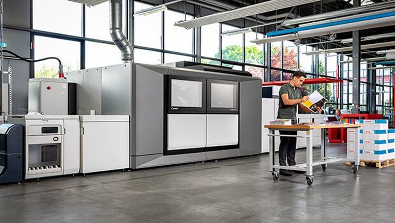 03-eos-4000d-lifestyle-hattie-newman-04_137907559561509