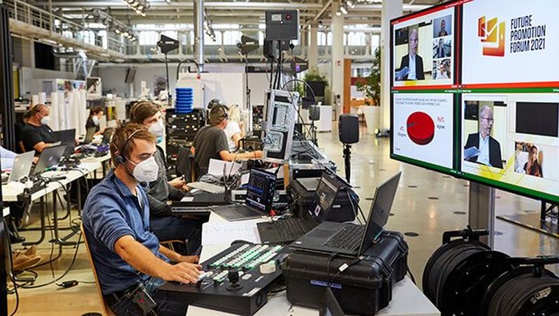 03-eos-4000d-lifestyle-hattie-newman-04_137907559561509