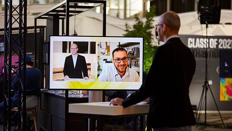 03-eos-4000d-lifestyle-hattie-newman-04_137907559561509