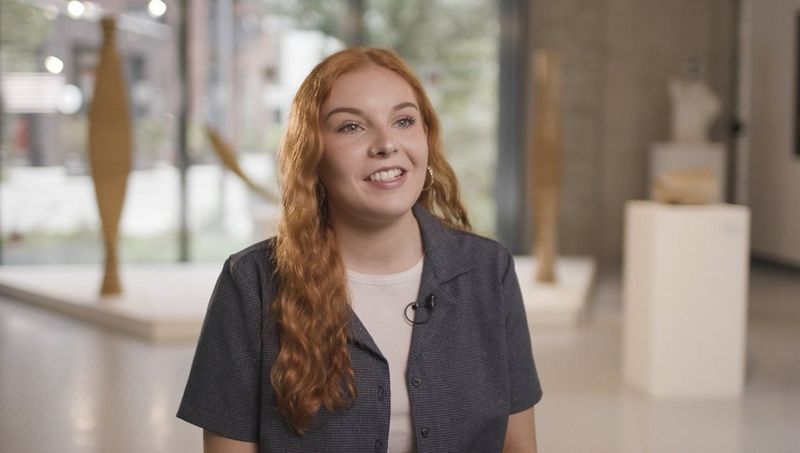 03-eos-4000d-lifestyle-hattie-newman-04_137907559561509