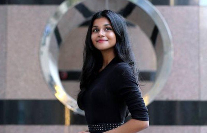 03-eos-4000d-lifestyle-hattie-newman-04_137907559561509