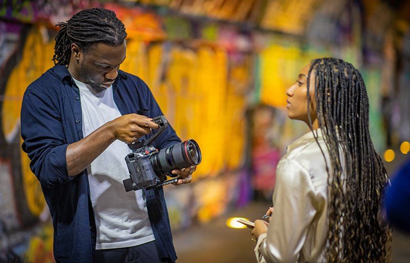 03-eos-4000d-lifestyle-hattie-newman-04_137907559561509