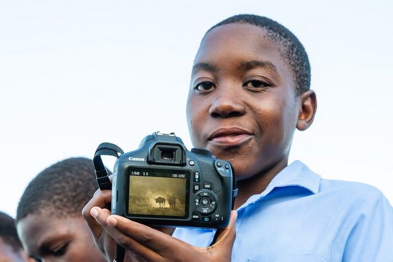 Ricky Tibane showing his photography captured during Reserve tour 