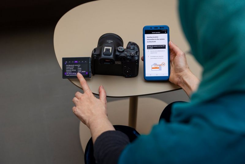 Geotagging option being switched on with the use of a Camera Connect app.