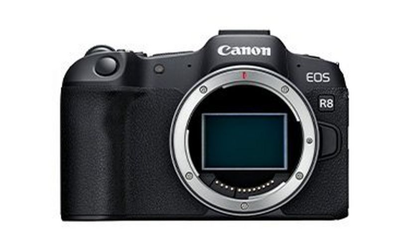EOS R8