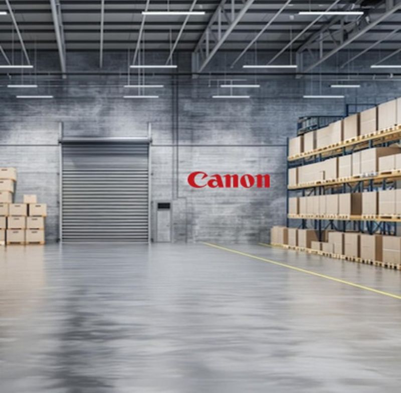 Das Foto zeigt ein Ersatzteillager von Canon.