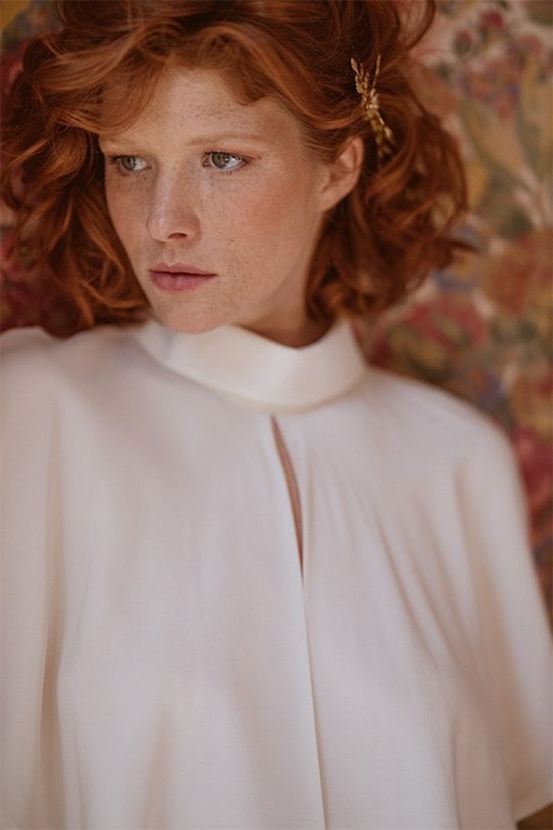 A bride stands in front of a patterned wall. Photo by Félicia Sisco with a Canon RF 85mm F1.2L USM lens.