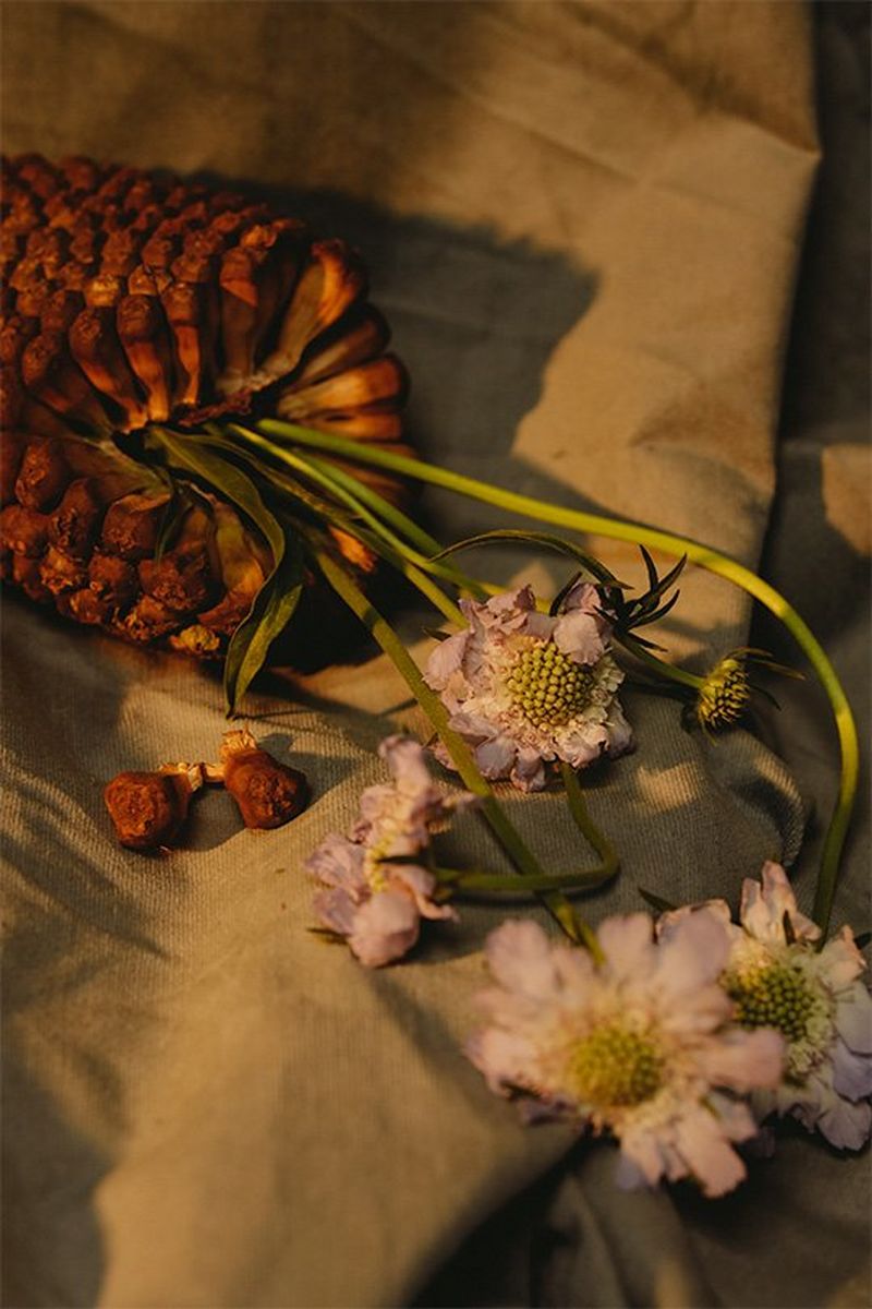 A view over Javier Cortés's shoulder as he photographs two models on set with a Canon EOS R.