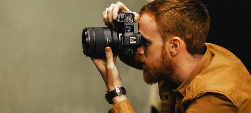 Javier Cortés looking through the viewfinder of a Canon EOS R with Canon RF 50mm f/1.2L USM lens.