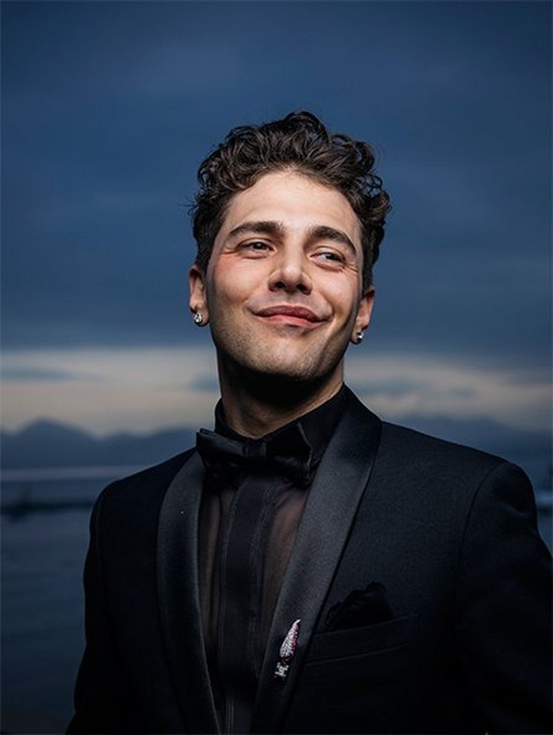 A head-and-shoulders image of Xavier Dolan with the Bay of Cannes in the evening light. Photograph by Paolo Verzone on a Canon EOS R.