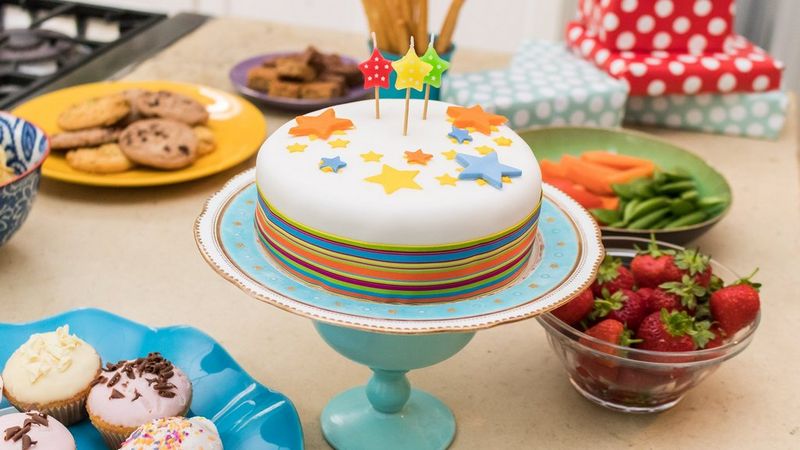 A star birthday cake shot using the Canon Speedlite EL-100