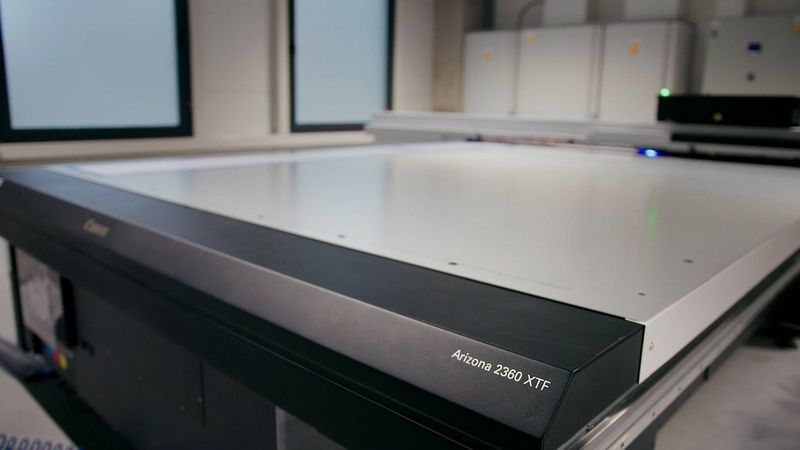 Dwa plotery Canon Arizona 2360 XTF w Visual Promotion