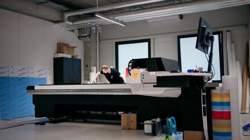 Dwa plotery Canon Arizona 2360 XTF w Visual Promotion