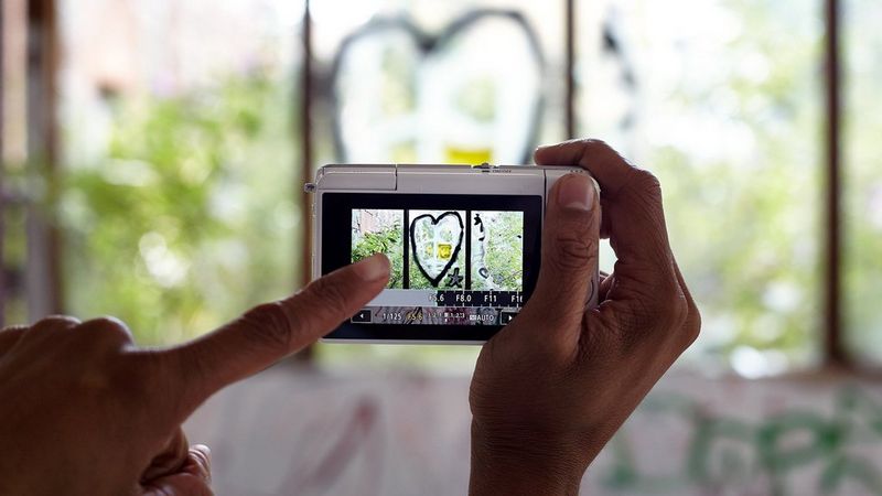 EOS M10