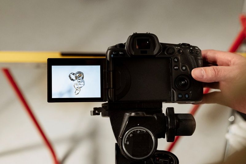 Some jewellery is on display on a Canon EOS R6 screen, intended for an e-commerce page.