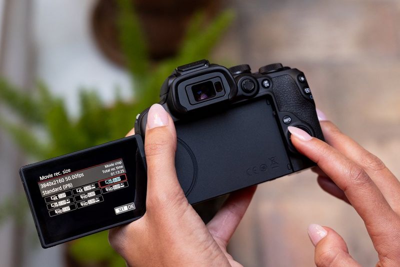完動 Canon EOS R10 ボディー EOS R10・ボディー：通販 | ミラーレスカメラ - キヤノン